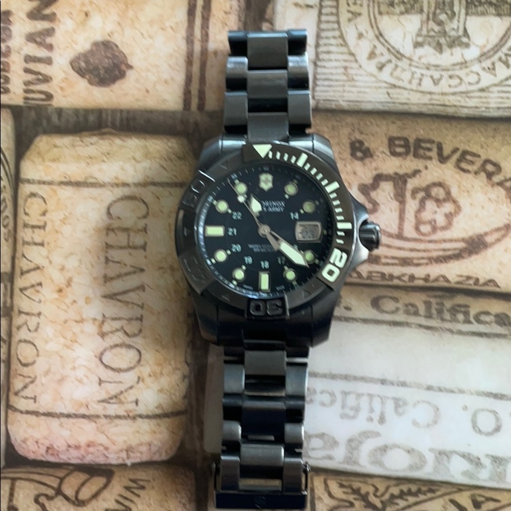 Men’s Swiss army Watch.
